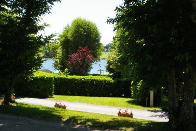vue sur le plan d'eau depuis un emplacement.JPG